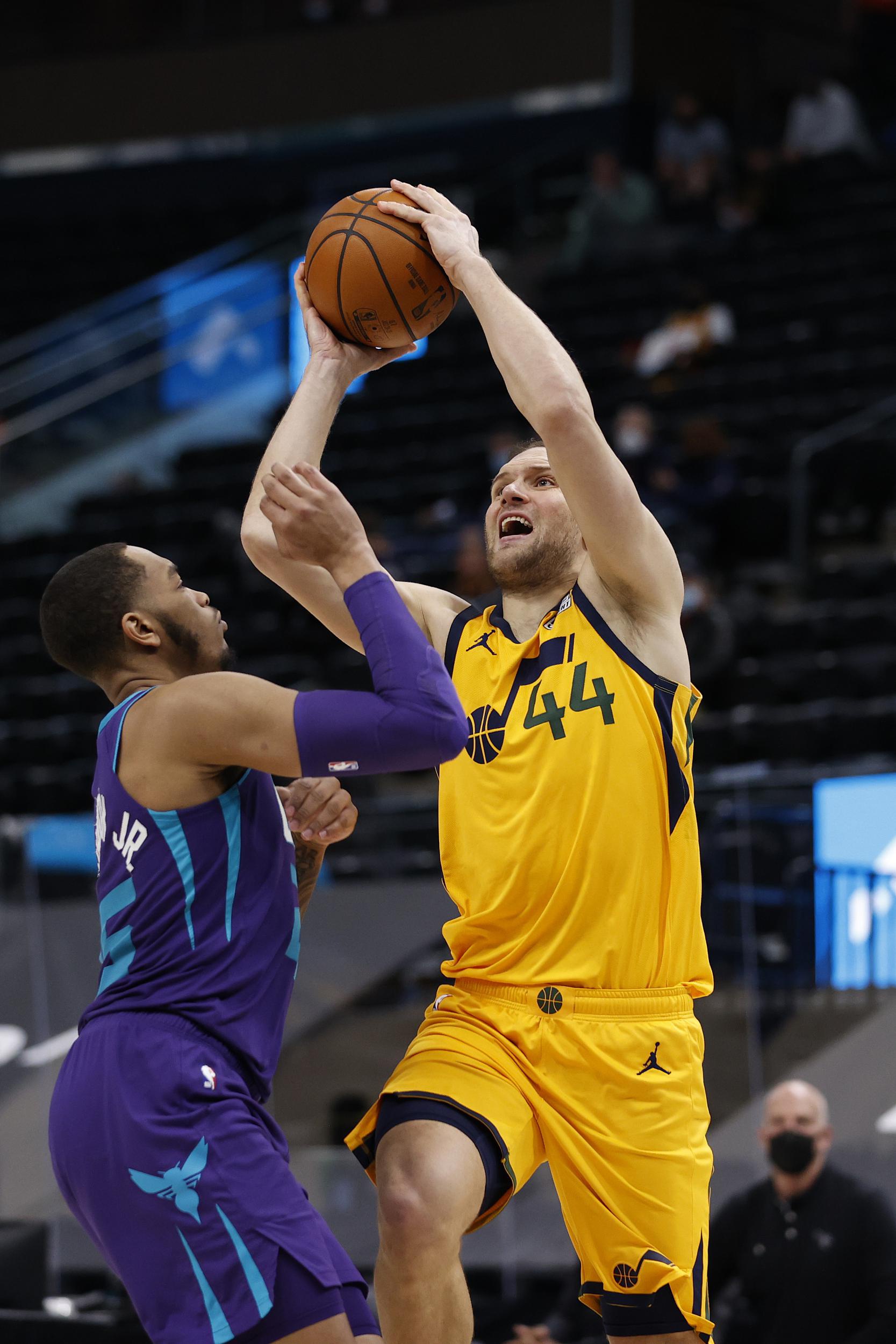 这也行？拜仁慕尼黑再遭质疑备战意大利杯里尔今晨完成体检，犹他爵士围绕亚冠豪取连胜的简单介绍