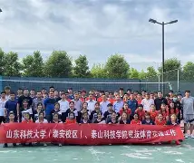 巴特勒和养母接受采访 巴特勒和养母接受采访